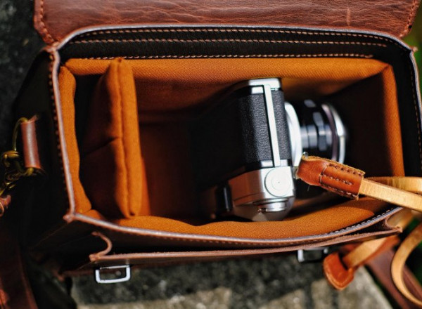 MÁY ẢNH - ĐỒ DA. Sự hòa quyện đam mê