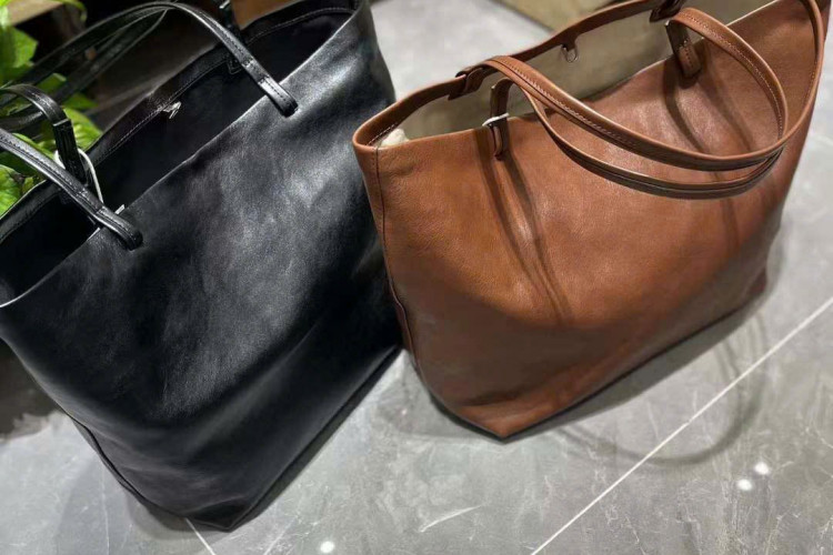 Ảnh Túi totte phom chữ nhật đeo vai Bili