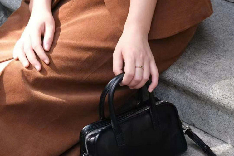 Ảnh Túi đeo chéo hình hộp Bili